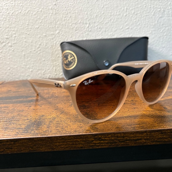 Ray-Ban sunglasses (RB4305). Polished beige frame/brown gradient lenses - Picture 3 of 12